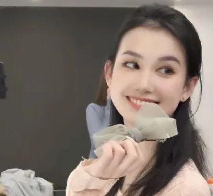 吃瓜爆料袁泉视频在线观看,吃瓜群众热议幕后花絮